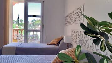 4 slaapkamers, een kluis op de kamer, een strijkplank/strijkijzer, wifi