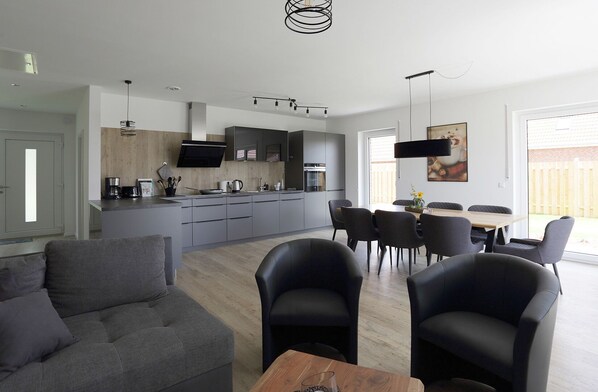 Smart TV, DVD player, foosball, books - Modern, detached vacation home - relaxation in the Südheide (Winsen (Aller))