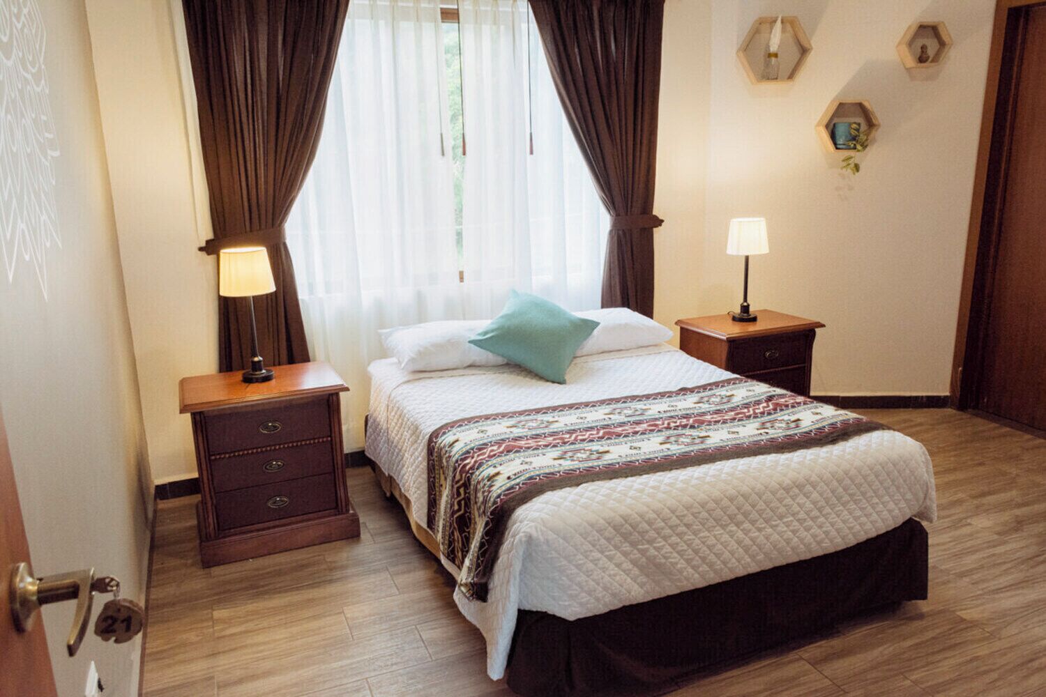 Minibar, individuelt dekorert, strykejern/-brett og sengetøy