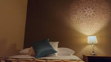 Comfort Triple Room | Minibar, individually decorated, iron/ironing board, bed sheets