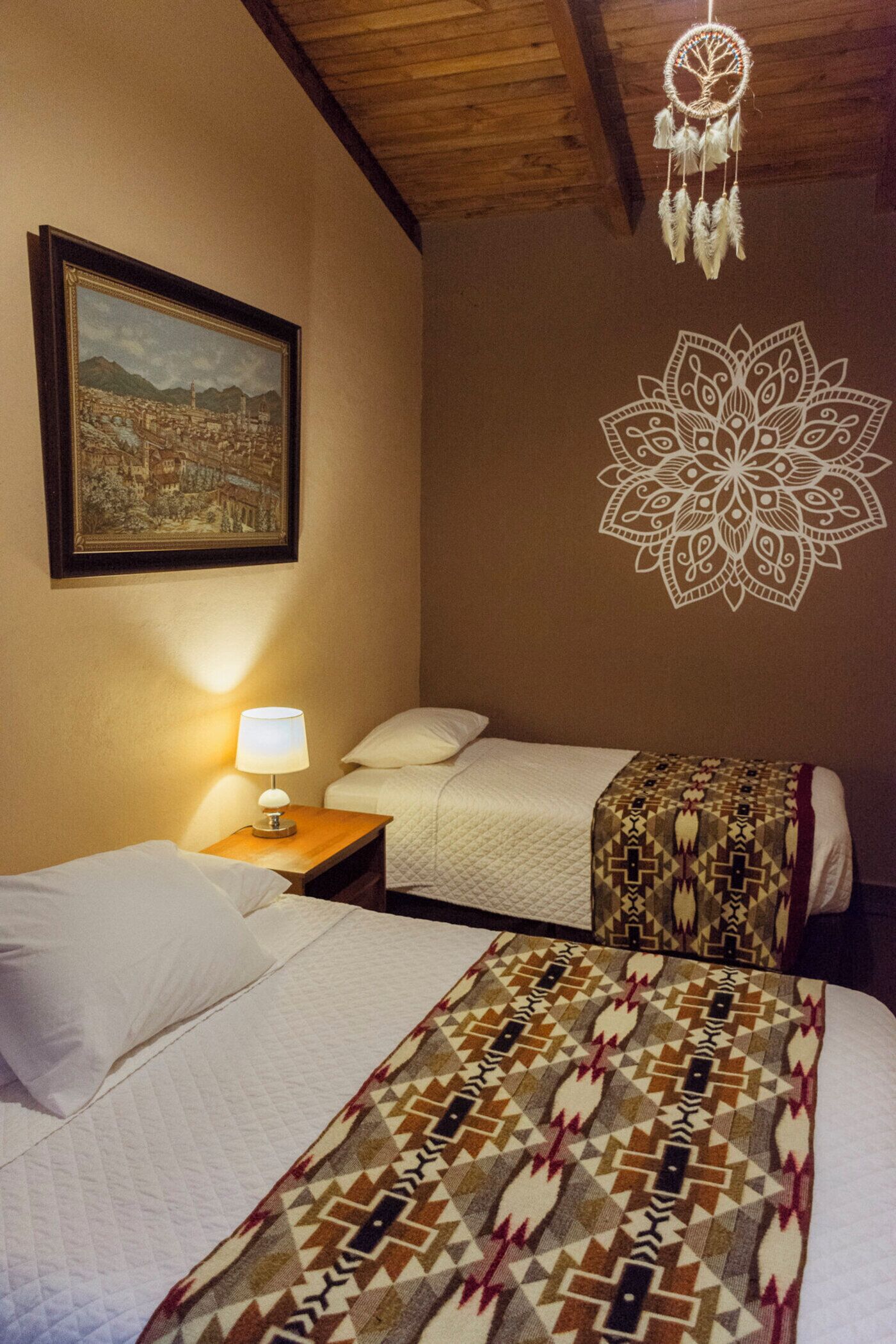 Tremannsrom – comfort | Minibar, individuelt dekorert, strykejern/-brett og sengetøy