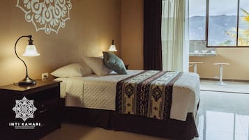 Minibar, individually decorated, iron/ironing board, bed sheets