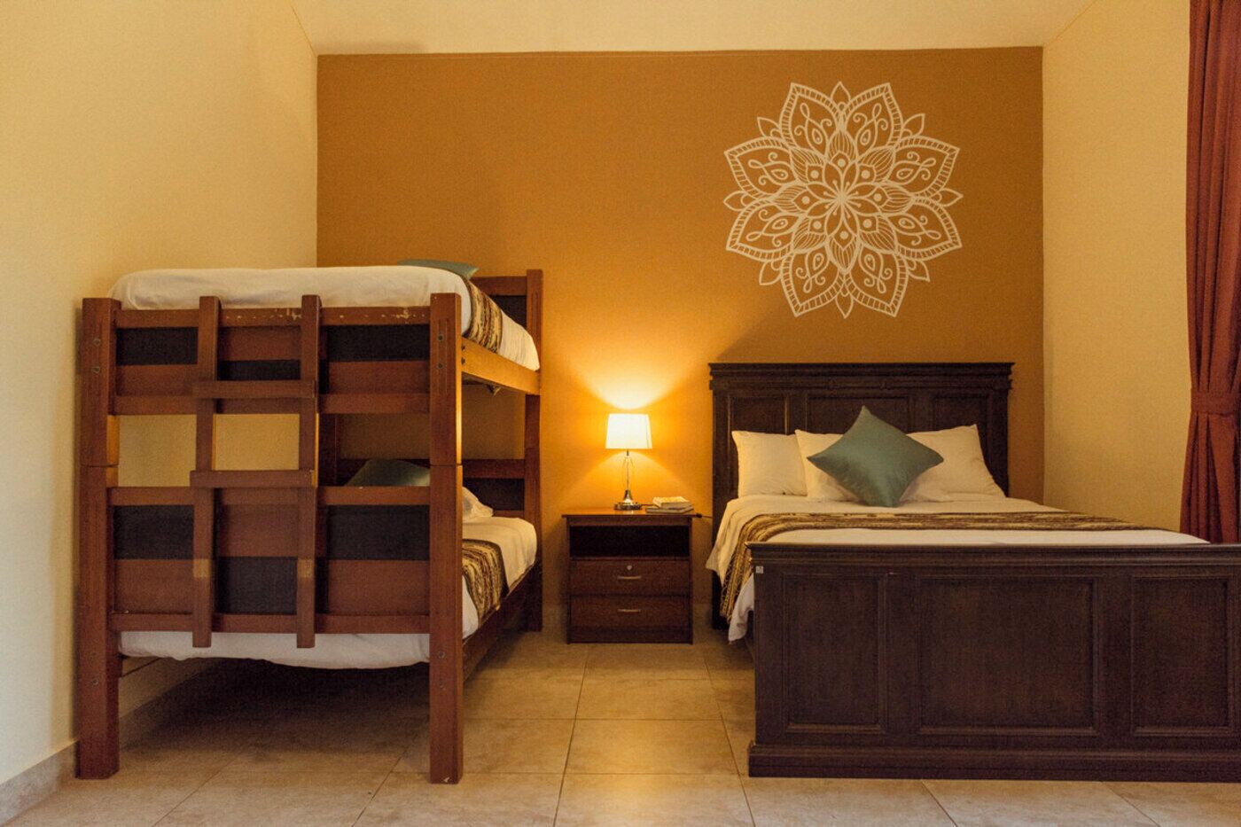 Familiehytte | Minibar, individuelt dekorert, strykejern/-brett og sengetøy