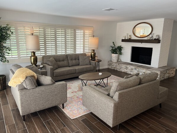 Smart TV, video games, table football, printers - Casa de La Cruz - 3BR 3BA -w/ Plasma Air Technology 2,200sf Sleeps 10 (El Paso)