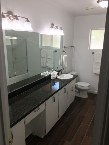 Casa de La Cruz - 3BR 3BA -w/ Plasma Air Technology 2,200sf Sleeps 10 