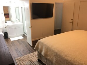 3 bedrooms, desk, iron/ironing board, travel cot - Casa de La Cruz - 3BR 3BA -w/ Plasma Air Technology 2,200sf Sleeps 10 (El Paso)