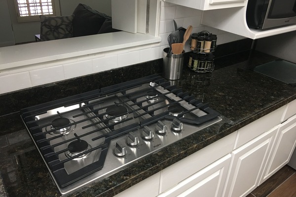 Refrigerador, microondas, horno, placa de cocina