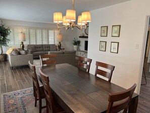 Dining - Casa de La Cruz - 3BR 3BA -w/ Plasma Air Technology 2,200sf Sleeps 10 (El Paso)