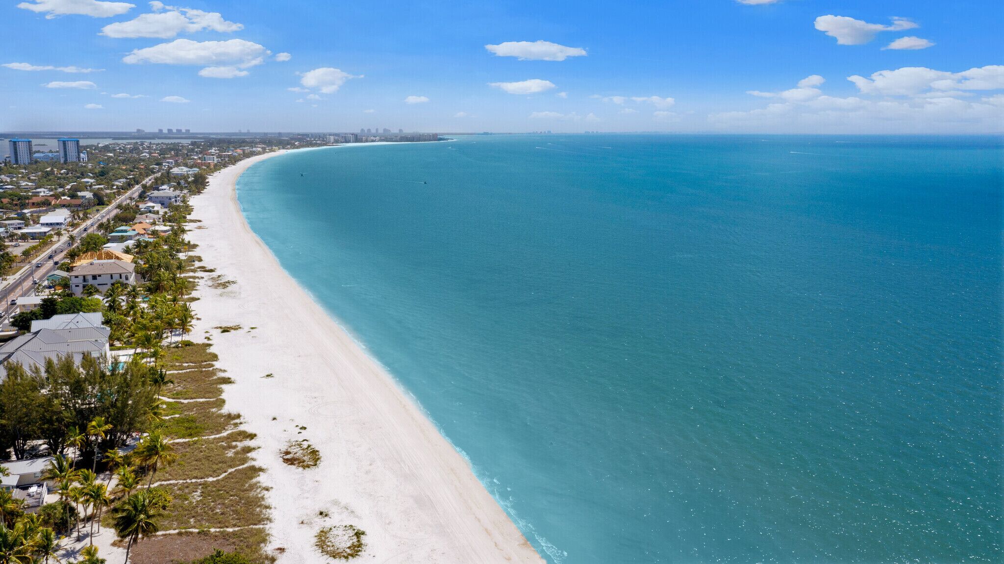 Beach nearby, sun loungers, beach towels
