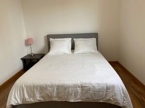 2 bedrooms, travel crib, WiFi, bed sheets - Quiet house in Beaune (Beaune)