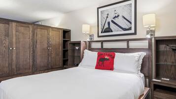 Iron/ironing board, free WiFi, bed sheets