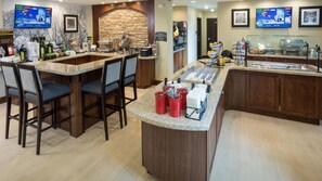 Dining - Studio Suite in Wichita Falls | Free Breakfast + Fitness Center Access! (Wichita Falls)