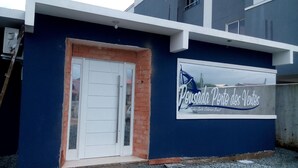 Façana frontal de l'allotjament
