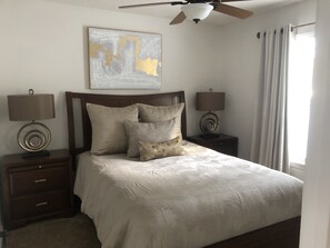 3 bedrooms, iron/ironing board, WiFi, bed sheets - Beautiful home with pool (Orange Park)