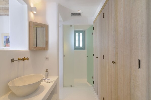 Villa | 9 slaapkamers, een kluis op de kamer, beddengoed