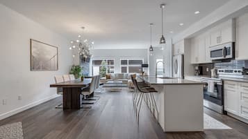 Frigorífic, microones, forn i placa de cuina