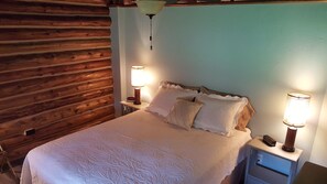 1 bedroom, iron/ironing board, WiFi, bed sheets - Authentic Black Hills Creekside Cabin (Nemo)