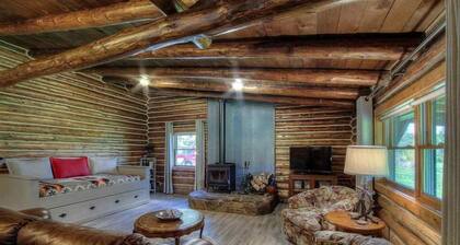 Authentic Black Hills Creekside Cabin