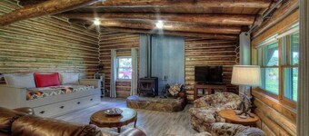 Authentic Black Hills Creekside Cabin