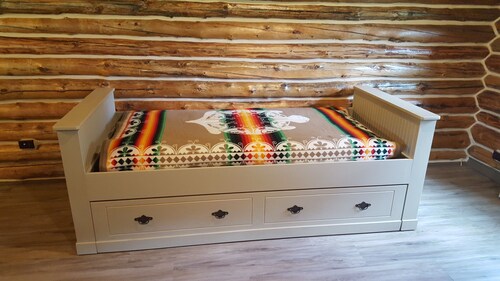 Authentic Black Hills Creekside Cabin