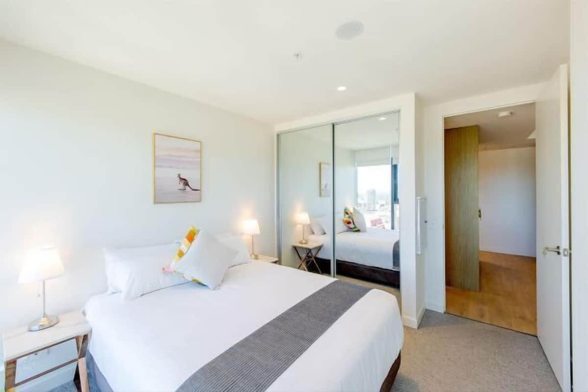 2 bedrooms, laptop workspace, soundproofing, free WiFi