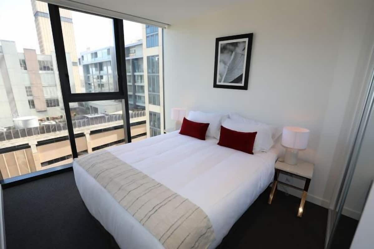 2 bedrooms, laptop workspace, soundproofing, free WiFi