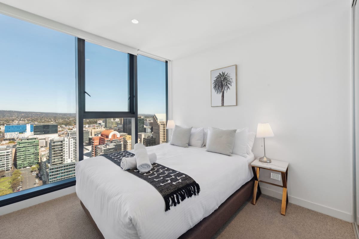 Three Bedroom Two Bathroom Apartment | Laptop workspace, soundproofing, free WiFi, bed sheets