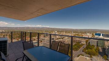 Apartment, 3 Bedrooms, 2 Bathrooms | Pemandangan dari bilik