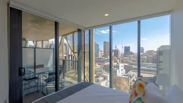 2 bedrooms, laptop workspace, soundproofing, free WiFi