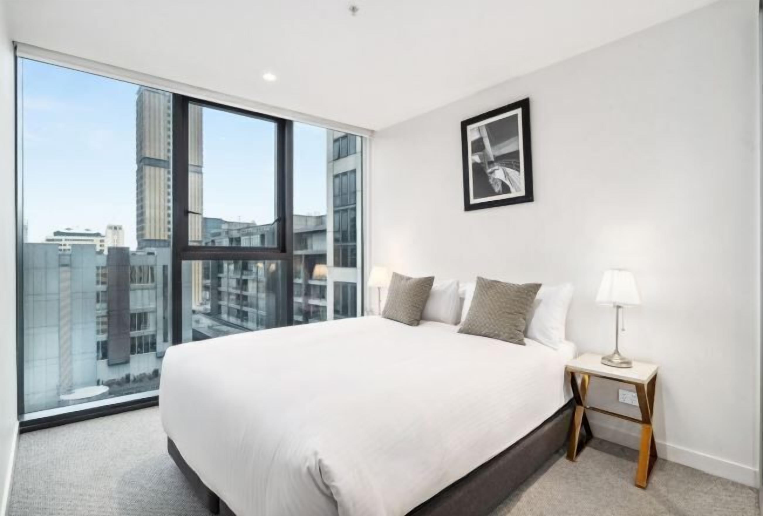 Laptop workspace, soundproofing, free WiFi, bed sheets