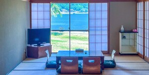 Individually decorated, individually furnished, desk, bed sheets - Seatiger Island In Shodoshima (Shodoshima)
