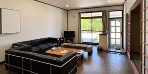Individually decorated, individually furnished, desk, bed sheets - Seatiger Island In Shodoshima (Shodoshima)