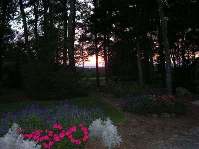 New construction! 1 BD/2 BA Top of Wintergreen mountain. Sleeps 4, pet-friendly