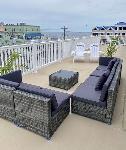 Penthouse On the beach- experience seaside living steps to the boardwalk & beach
