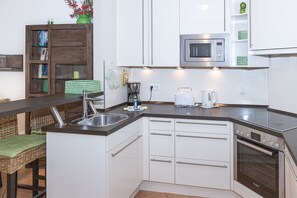 Réfrigérateur, micro-ondes, four, lave-vaisselle