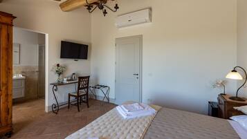 2 Schlafzimmer, Zimmersafe, kostenloses WLAN, Bettwäsche