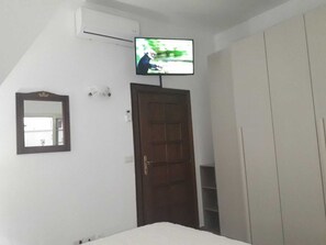 1 chambre, fer et planche à repasser, draps fournis