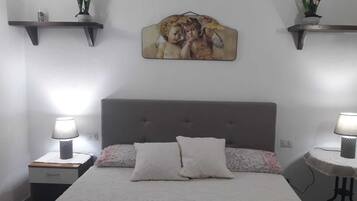1 Schlafzimmer, Bügeleisen/Bügelbrett, Bettwäsche