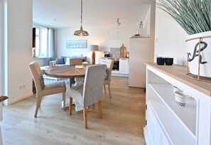 Unclassified image, 5 of 18, button