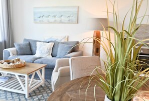 Unclassified image, 2 of 18, button