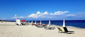 Casa Iorana A: A welcoming two-story townhouse located right on the beach, with Free WI-FI.