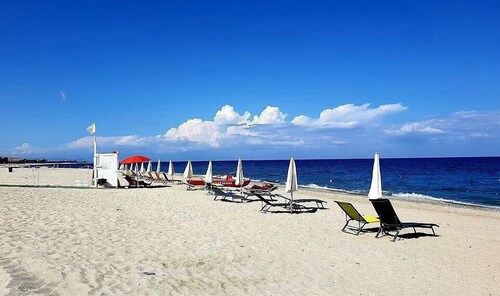 Casa Iorana D: A characteristic and welcoming apartment located right on the beach, with Free WI-FI.