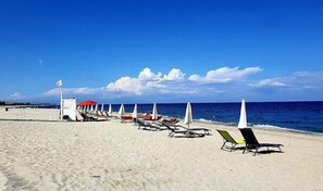 Beach - Casa Iorana E: A characteristic and welcoming apartment located right on the beach, with Free WI-FI. (Santa Caterina dello Ionio)