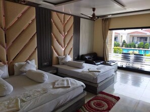 Habitación triple ejecutiva | Wifi gratis y ropa de cama 