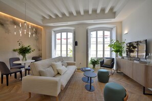 Deluxe appartement | Uitzicht vanuit de kamer
