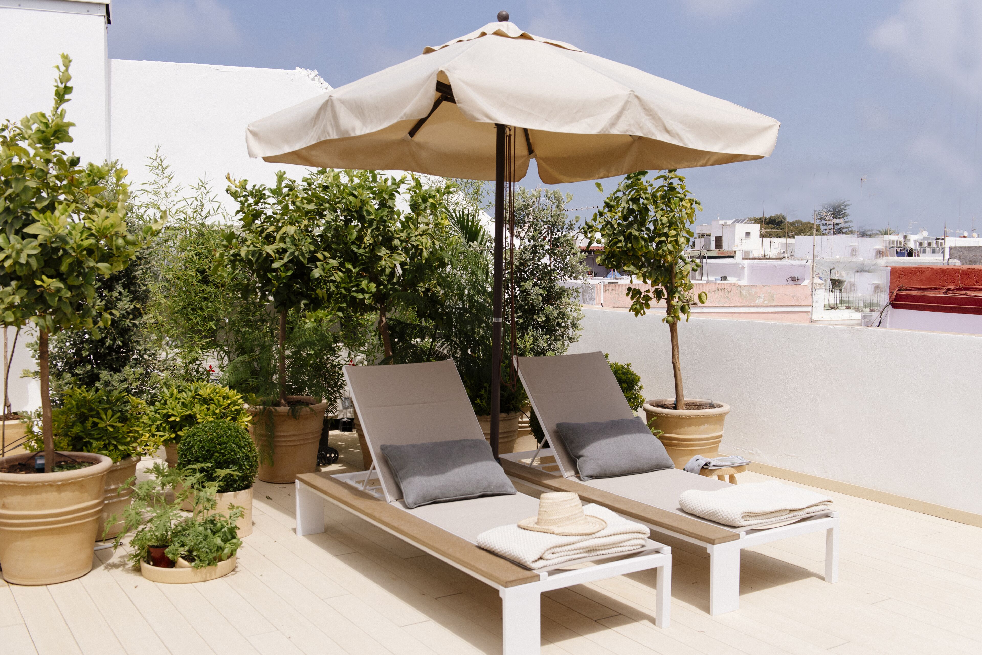 Kattohuoneisto | Ylelliset vuodevaatteet, äänieristys, silitysrauta/-lauta