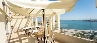 Plaza Mina Suites - Adults Recommended