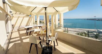 Plaza Mina Suites - Adults Recommended