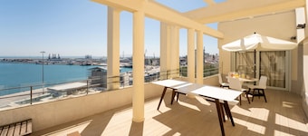 Plaza Mina Suites - Adults Recommended