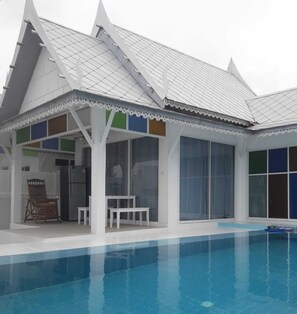 Indoor pool, outdoor pool - poolvilla สระว่ายน้ำ (ชะอำ)